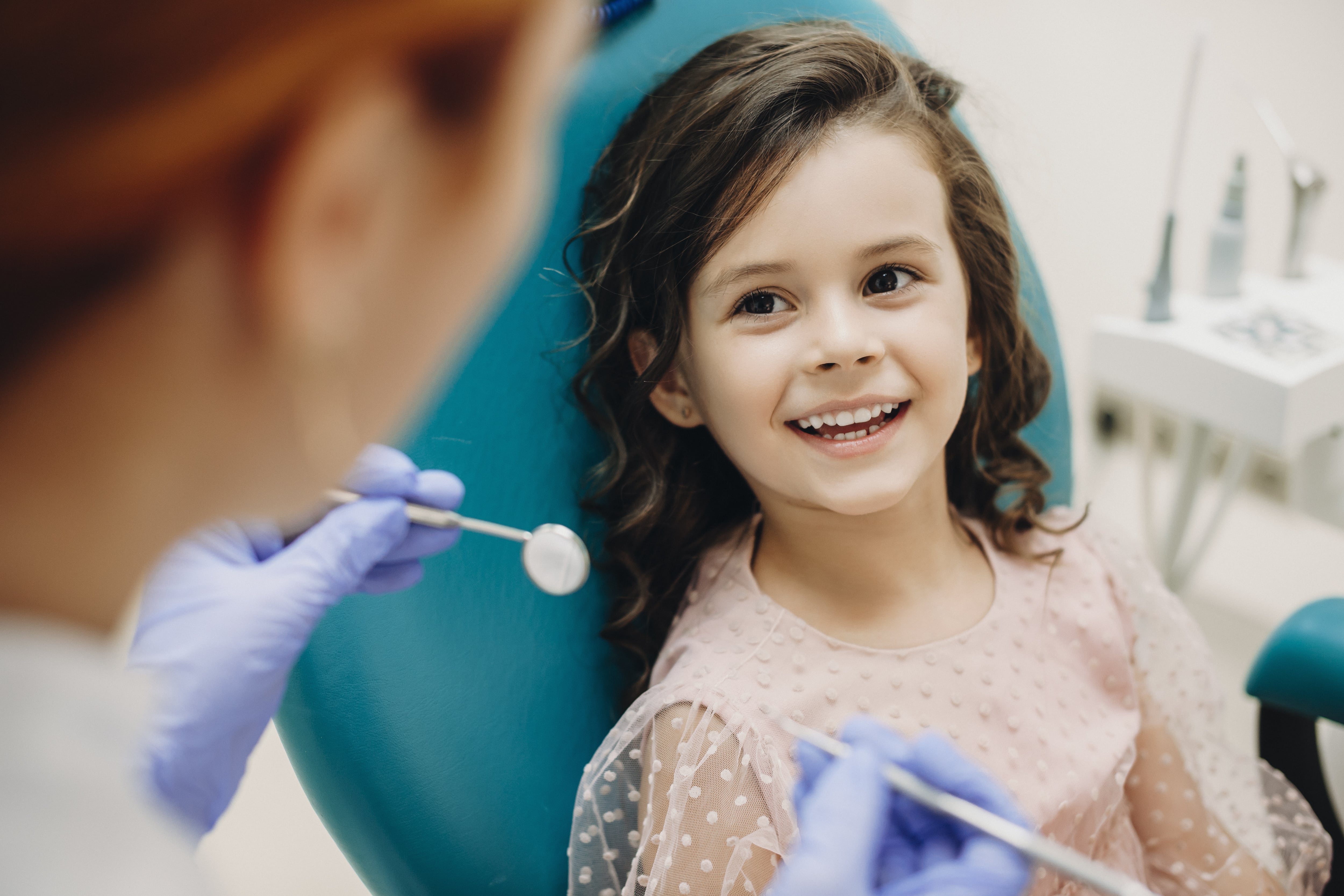 Niña en el dentista